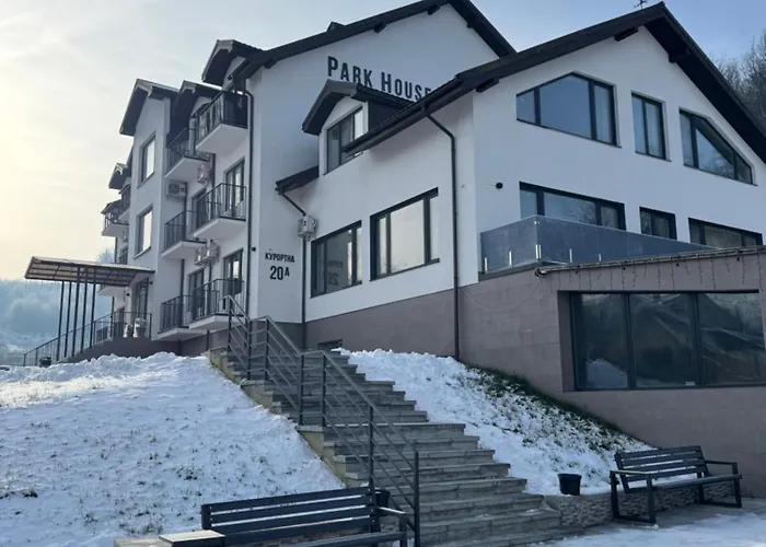 Park House Aparts 波利亚纳