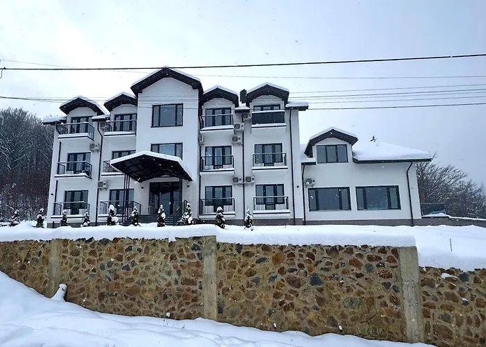 Park House Aparts 波利亚纳